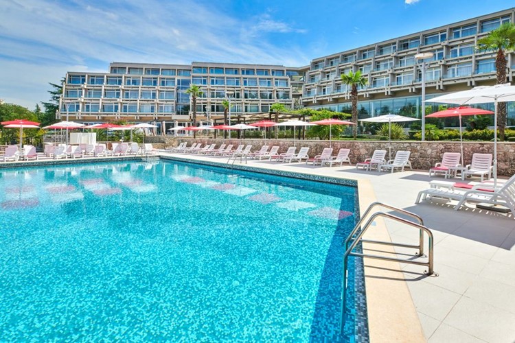 Hotel_Mediteran_Lava_Laguna_2020_Swimming_Pool_-8-1024x683