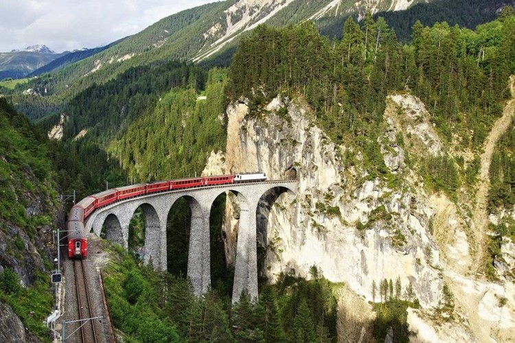 horskymi-vlaky-po-svycarsku-foto