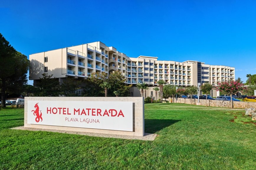 Hotel_Materada_Plava_Laguna_2020_Entrance_landscape_-3-1024x682