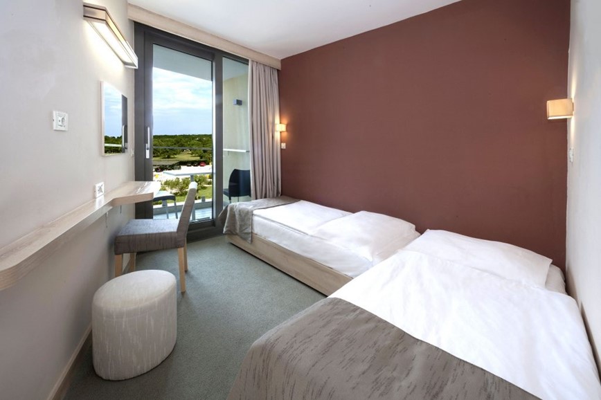 Hotel_Materada_Plava_Laguna_Classic-room-with-balcony-park-side-Family_F4BP-3-1024x682