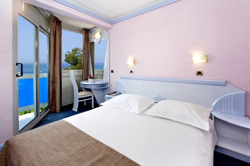 h_2598_hotel_plavi_plava_laguna_suite_with_balcony_sea_view_c3bmf_1_1024x682_1634731521