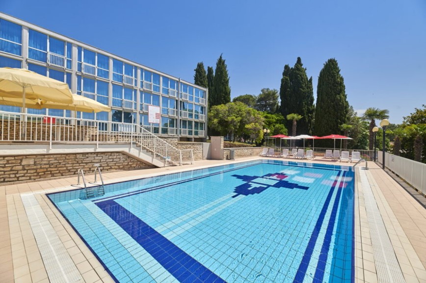 Hotel-Zorna-Plava-Laguna-2021-Swimming-pool-6-1024x683