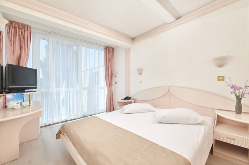Hotel-Zorna-Plava-Laguna-2021-Accommodation-Units-Classic-Room-Sea-Side-C2N-1024x683
