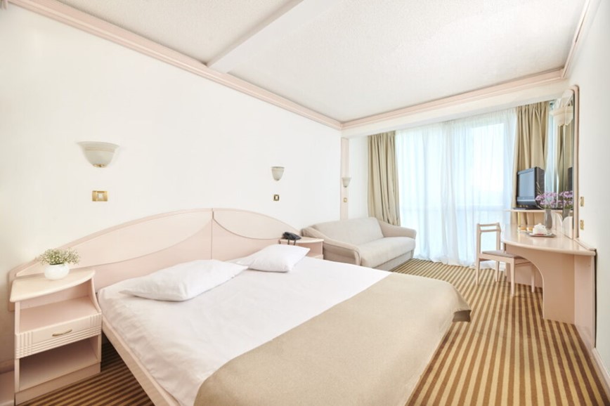 Hotel-Zorna-Plava-Laguna-2021-Accommodation-Units-Classic-Room-Sea-Side-Family_F3N-3-1024x683